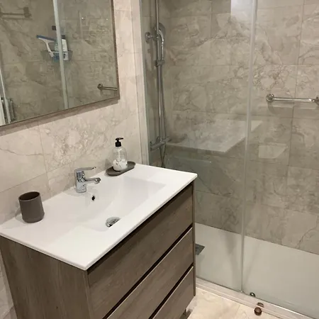 Piso Centro Estacion De Autobuses-tren Con Garaje Apartment