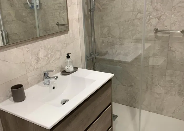 Piso Centro Estacion De Autobuses-tren Con Garaje Apartman